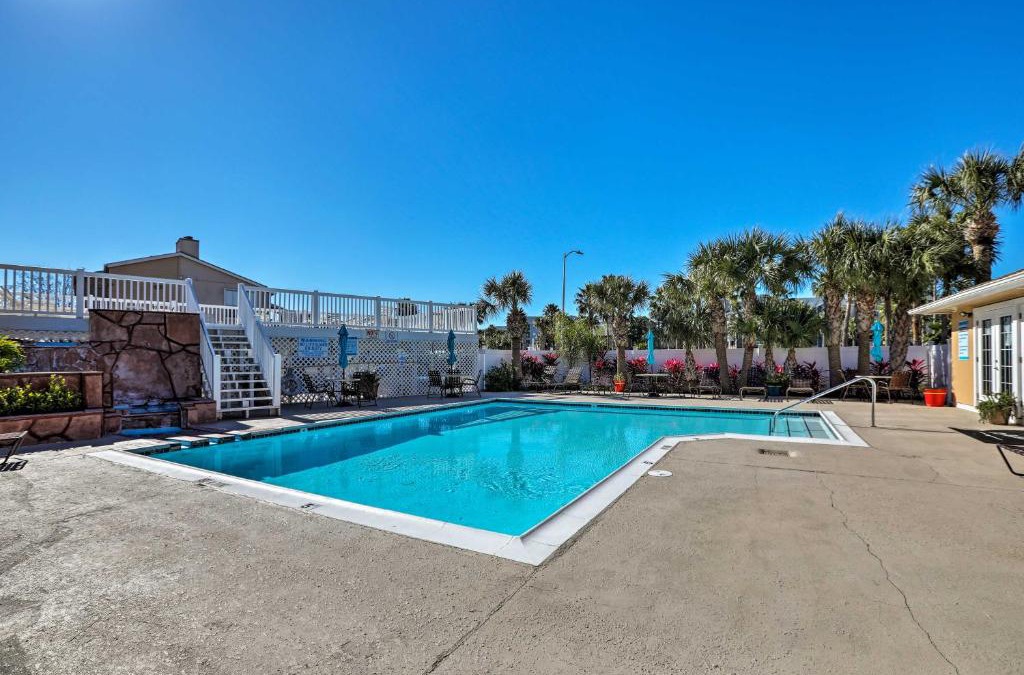 Galveston Apartment | Coastal Condo with Resort Amenities 3 Min to Beach!