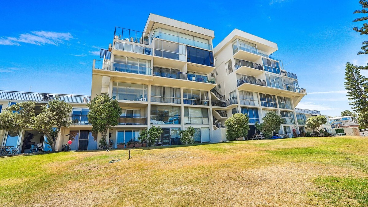 Scarborough Apartment | Coastal Convenience – 2BR 50m To The Beach!