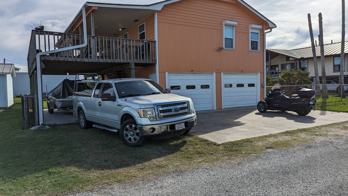 Port O Connor House | COASTAL CORAL -A few steps to the Beach, Pier, Park & close to all Boat Ramps.