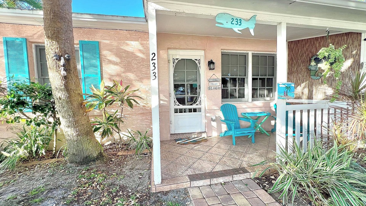 Cocoa Beach Cottage | Coastal Cottage 233 - Walk to Beach, King Bed