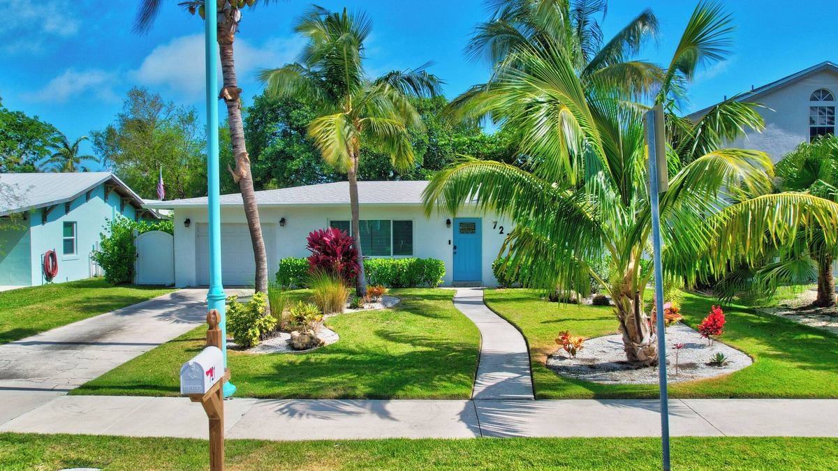 Boynton Beach House | Coastal Cottage private oasis w/Hot Tub & less than 5 minutes to beach!