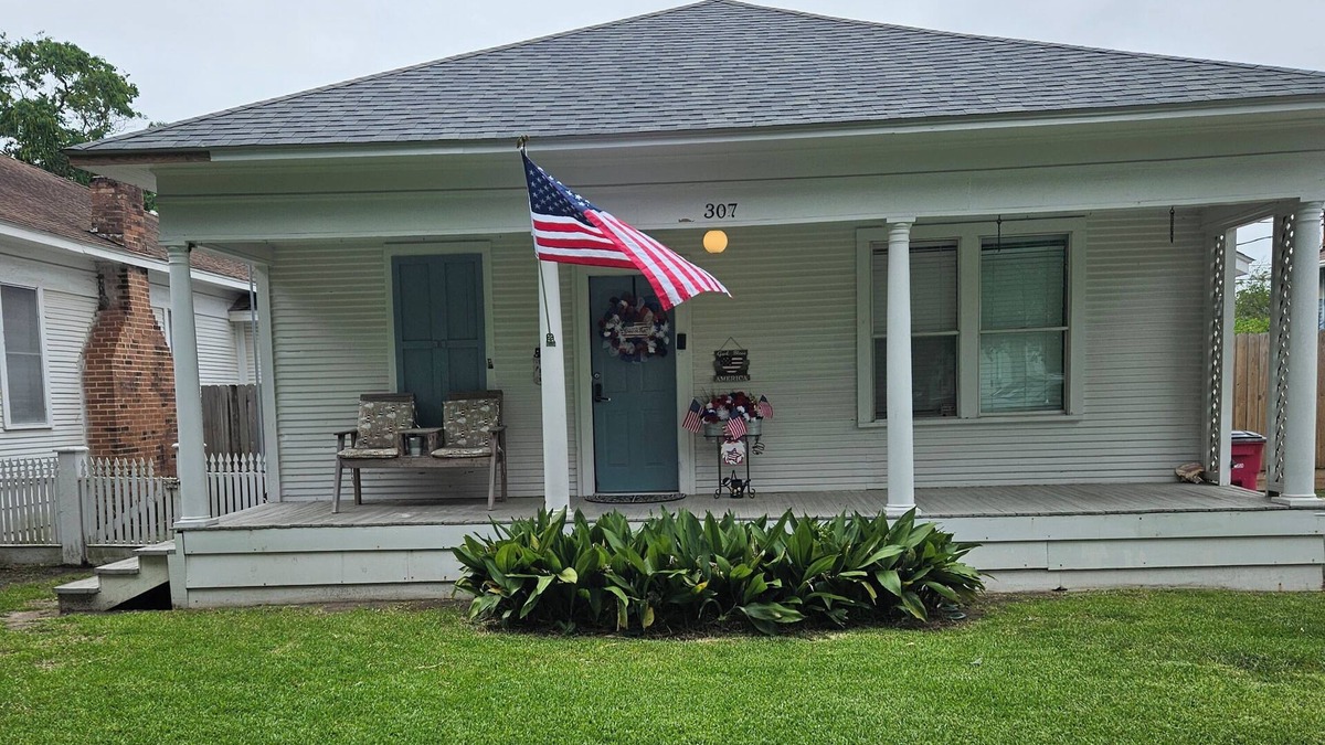 Freeport Cottage | Coastal Cottage w/Pool, just minutes from 3 Beaches