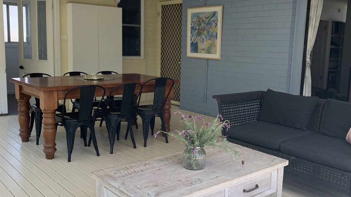 Old Bar House | Coastal cottage, walk to surf, sand, town, cafes, bars, just north of Forster.