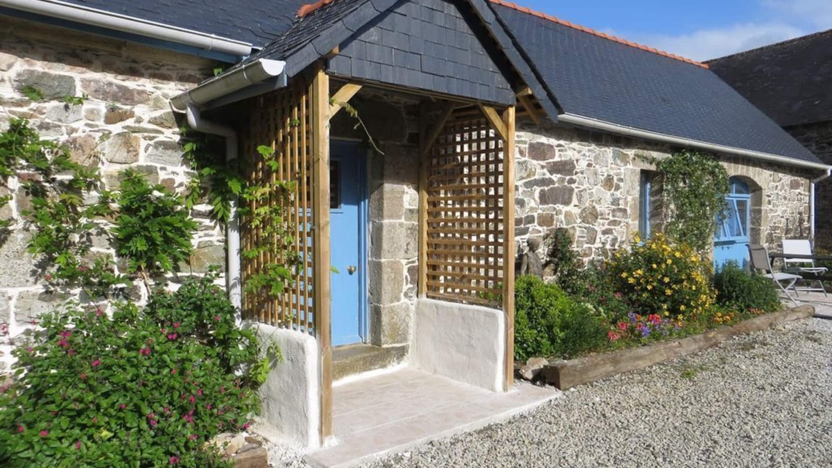 Plomodiern House | Coastal cottage with heated pool and gardens, 10 mins to beach