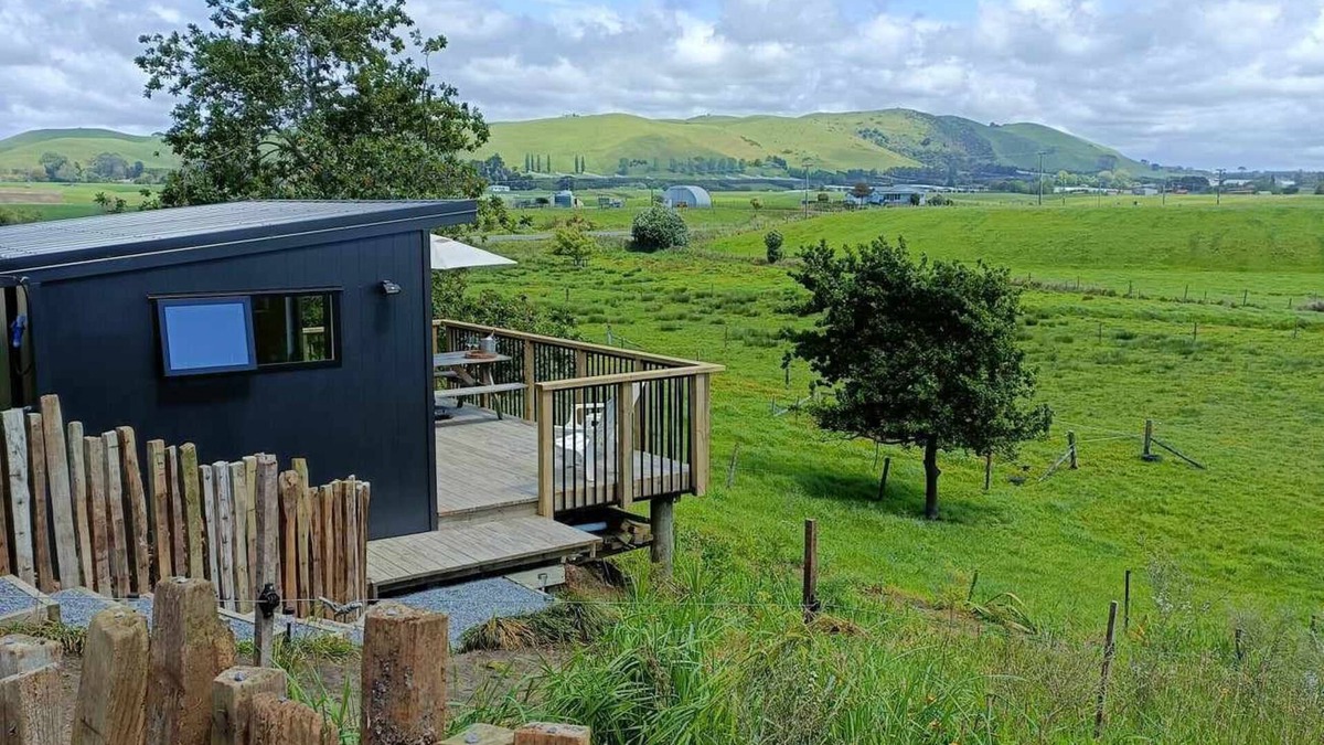 Pukehina Cabin | Coastal country cabin escape