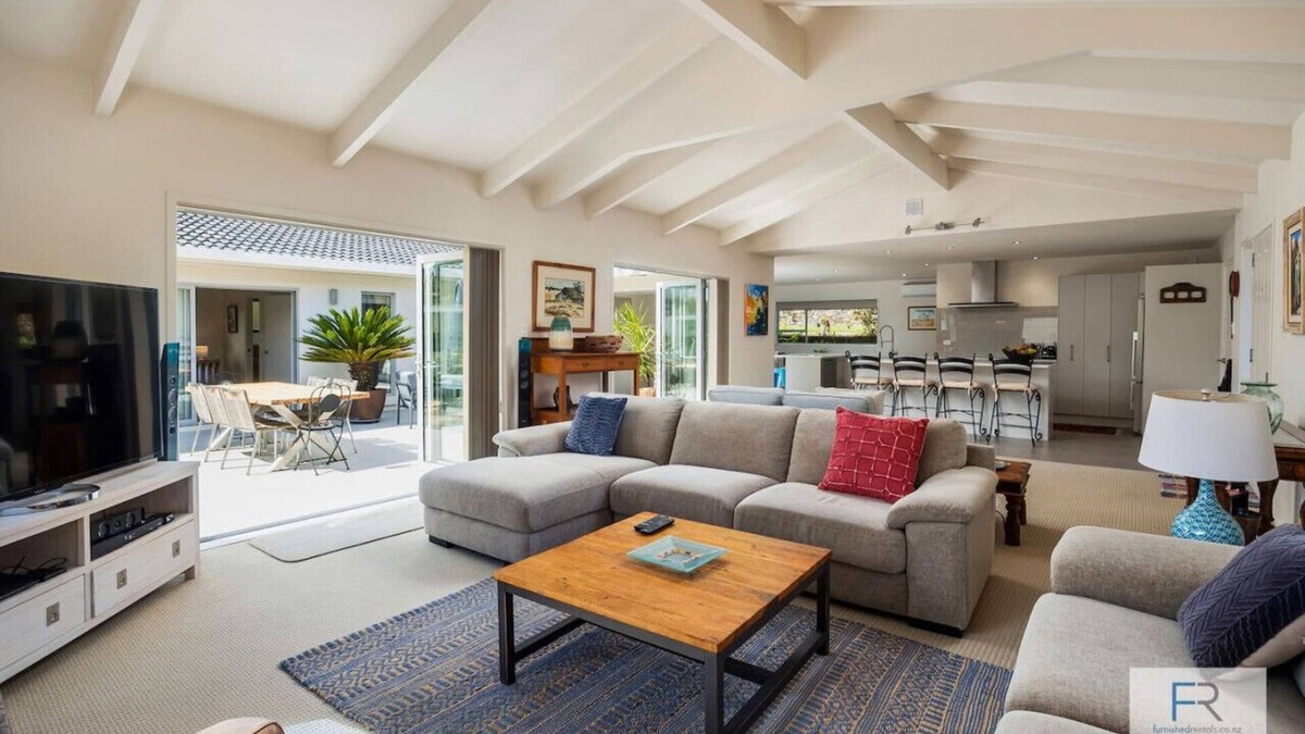 Torbay House | Coastal Courtyard Paradise