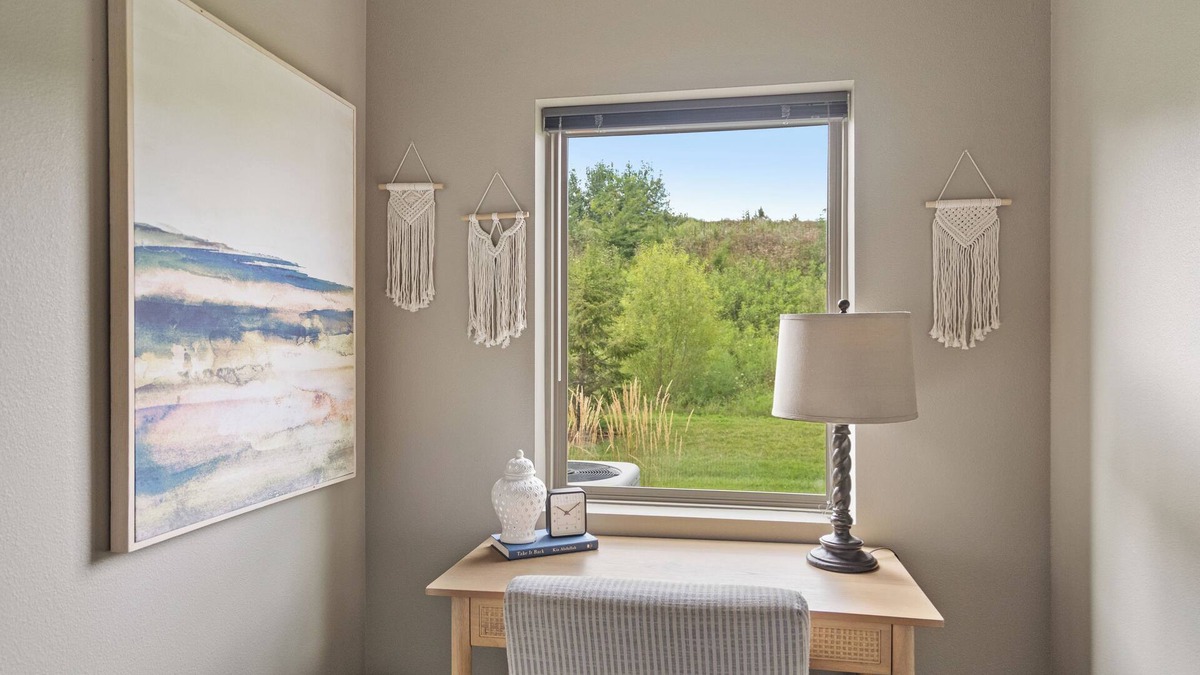 West Des Moines Apartment | Coastal Cozy Private Scenic End Unit w/Private Attached Garage/Pool/Gym