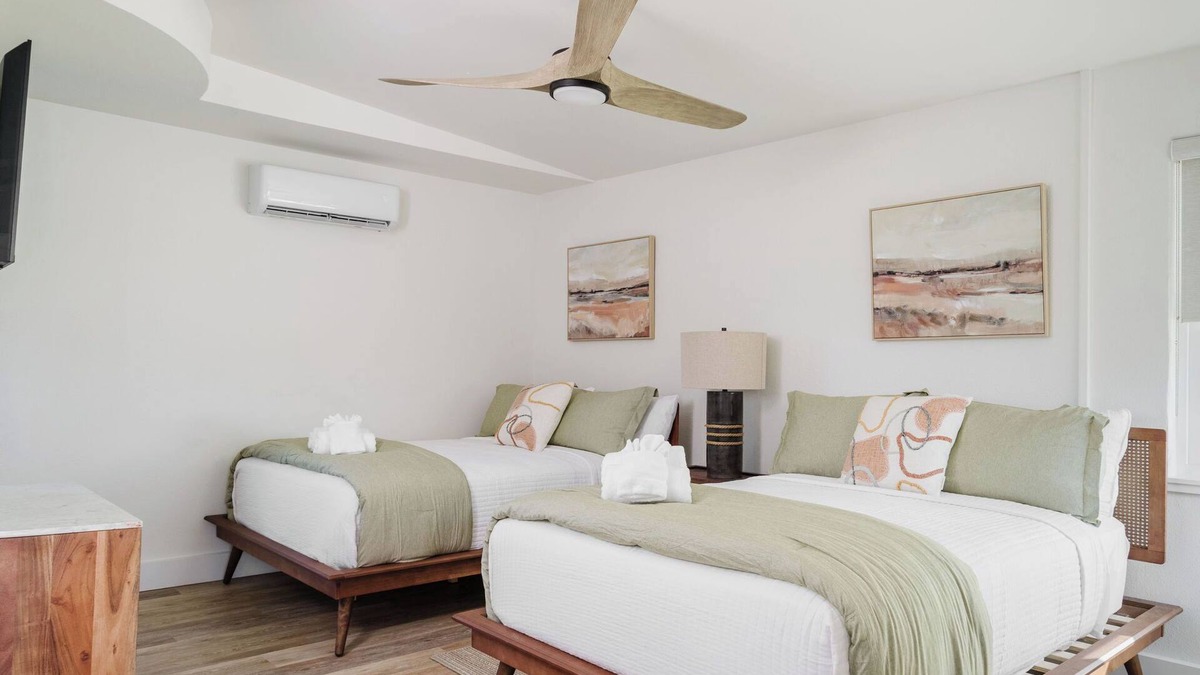 Vilano Beach Hotel | Coastal Double Full- 5 min walk to beach!