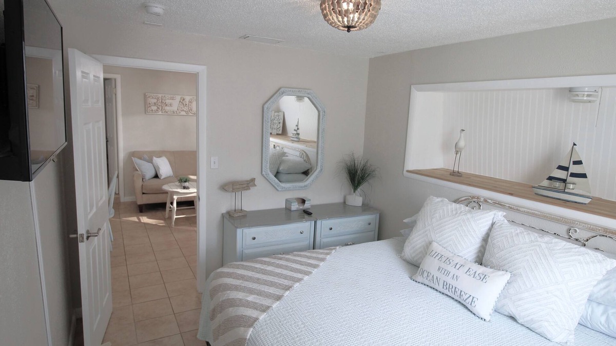 Dunedin House | Coastal Downtown Dunedin w/GOLF CART!