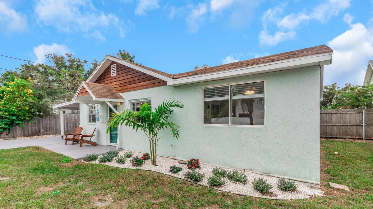 Dunedin Cottage | Coastal Dunedin Cottage- 3 Min to Downtown!