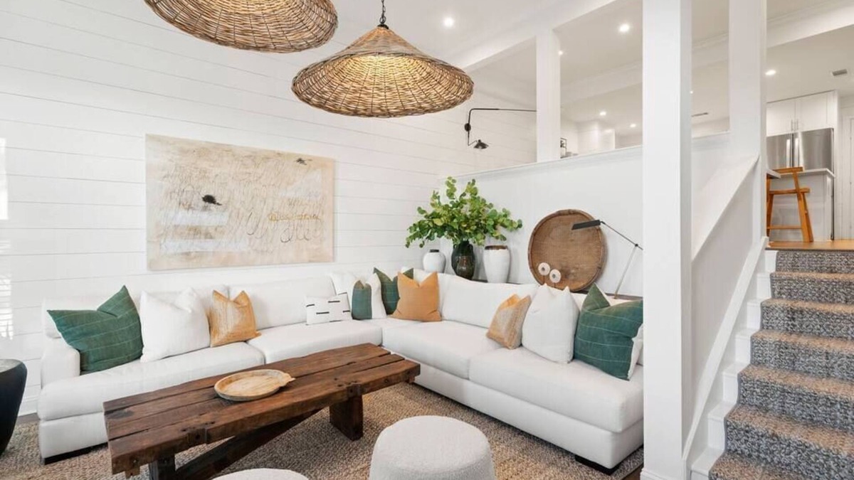 East Beach House | Coastal Elegance- 2 blocks to beach on Ocean Blvd w/bikes