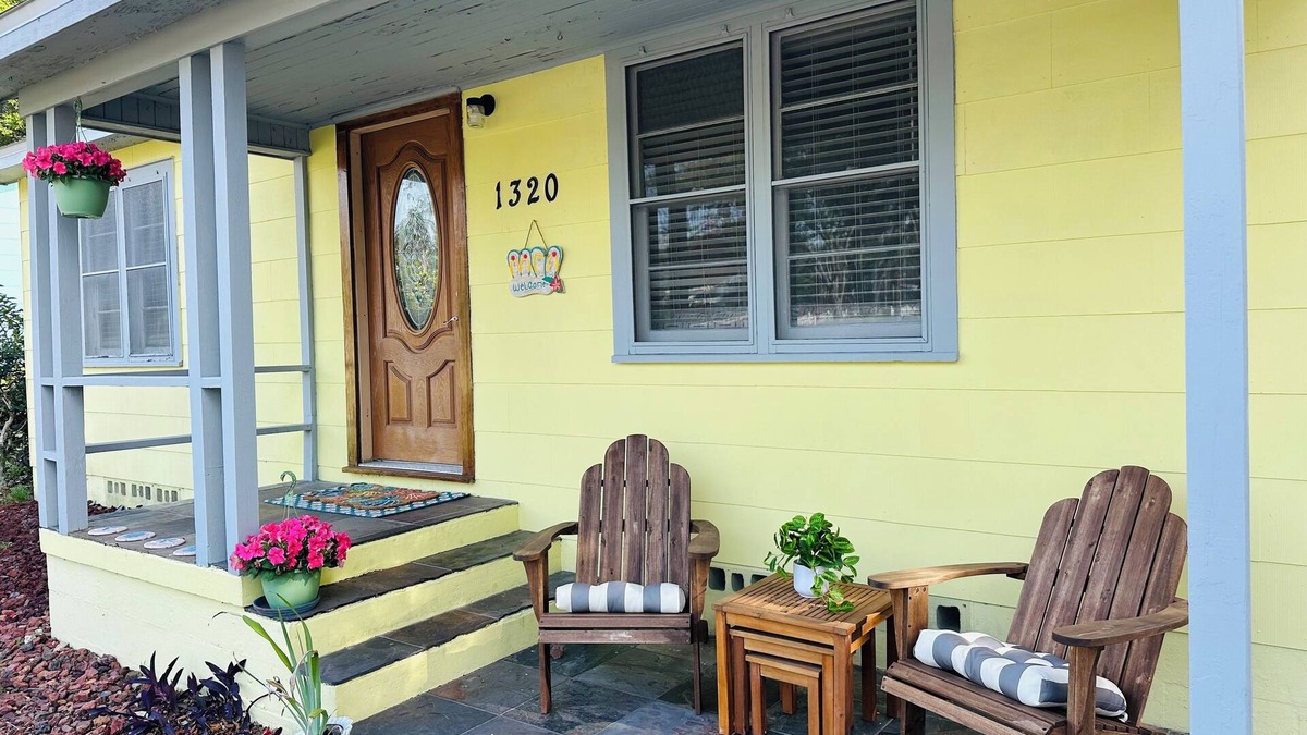 Palm Harbor Cottage | Coastal Escape - Downtown Palm Harbor
