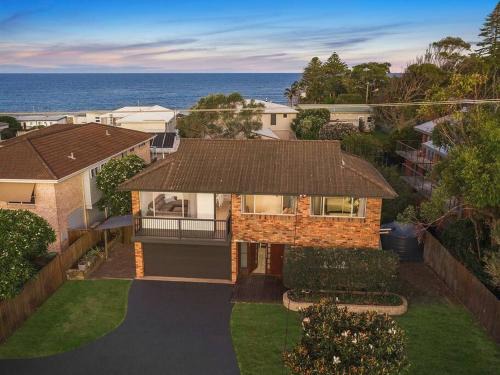 Noraville House | Coastal Escape Noraville - Family Friendly Home - Woodfire Pizza Oven