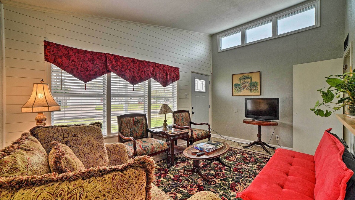 Bay Area House | Coastal Escape w/Yard, Walk 1 Mile to Texas A & M