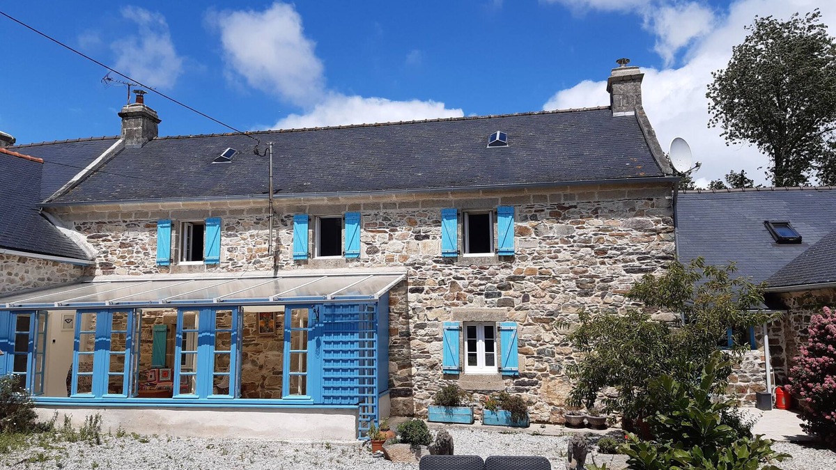 Plomodiern House | Coastal Farmhouse with heated pool and gardens 10 minutes from beaches
