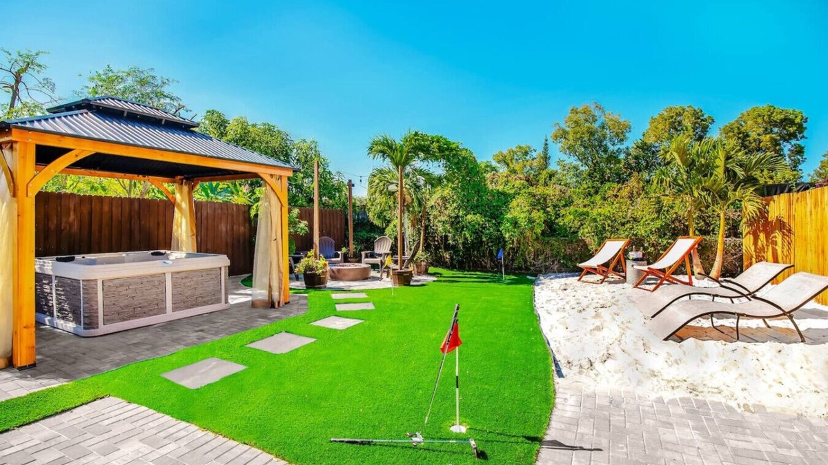 Central Naples House | Coastal Farmhouse w/mini Golf, Private Beach &Spa