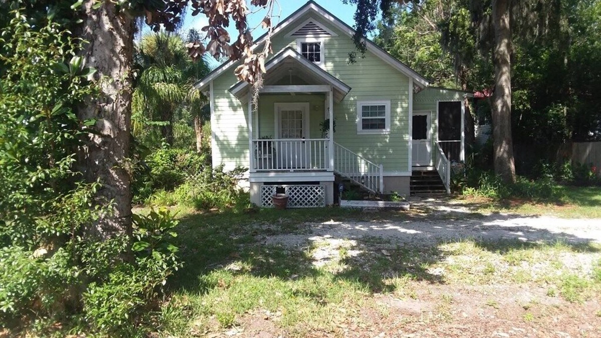 Brunswick House | Coastal Gem in Historic District Long term or Short term Great location