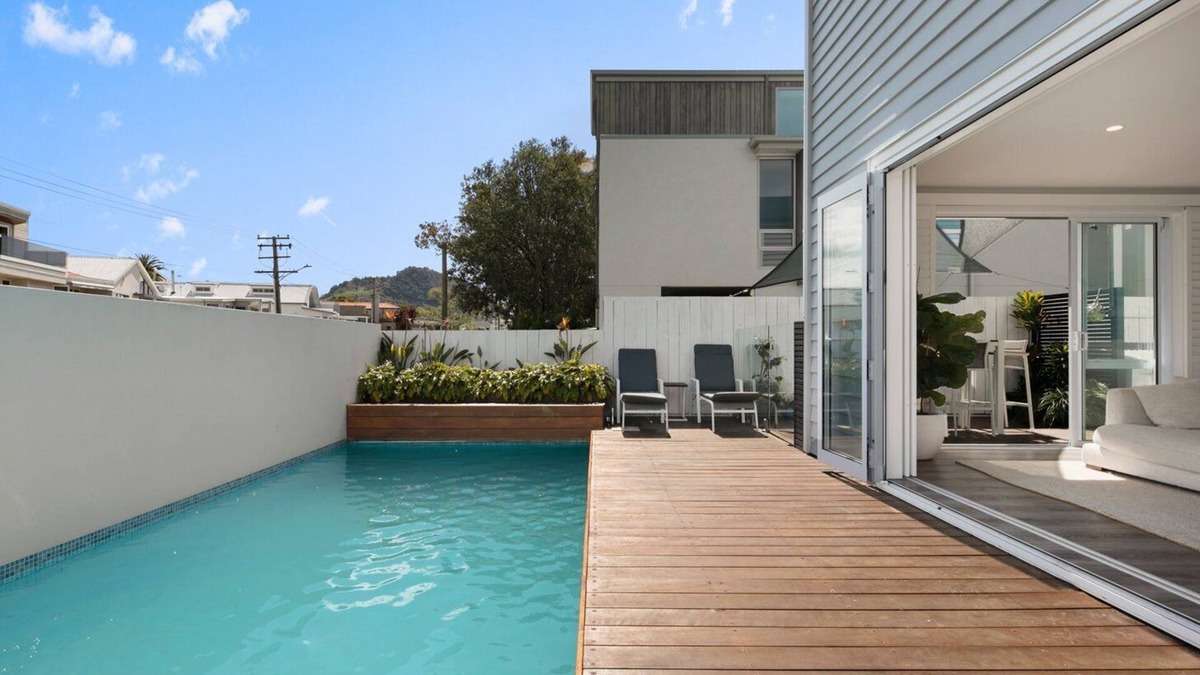 Mount Maunganui House | Coastal Getaway with Pool - Central Mount Maunganui, Spacious 5 Bedroom Home