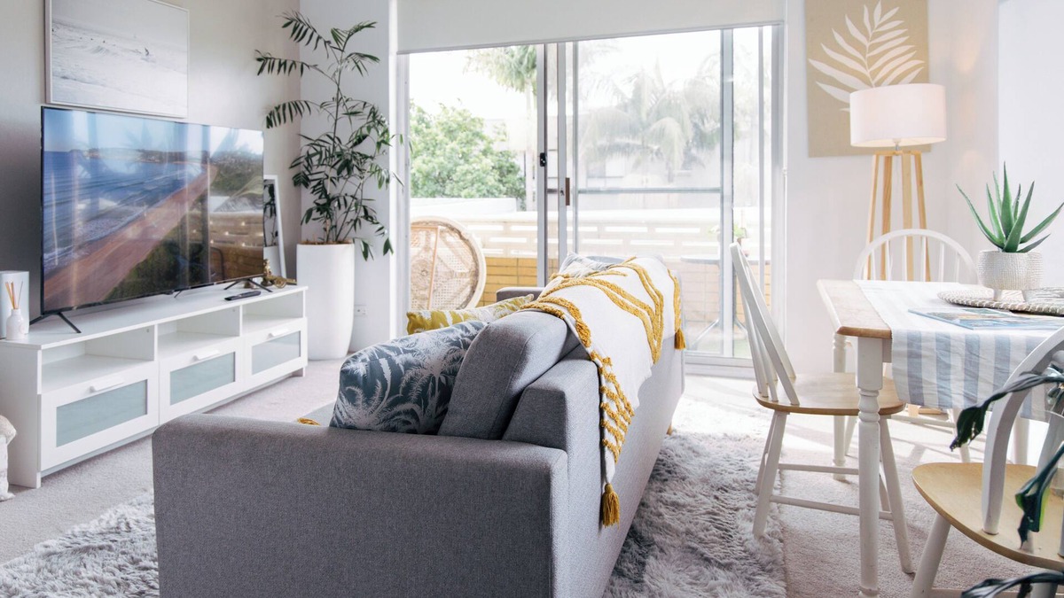Dee Why Apartment | Coastal getaway,Tropical palms Dee Why