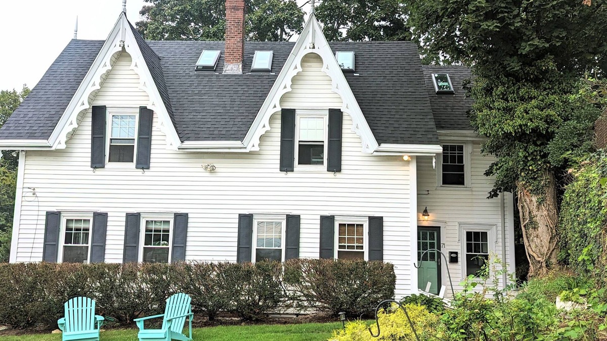 Swampscott Apartment | Coastal Getaway: walk to beach and town