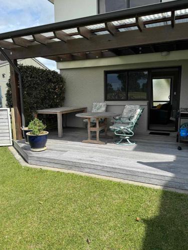 Mount Maunganui Apartment | Coastal golfers guest house