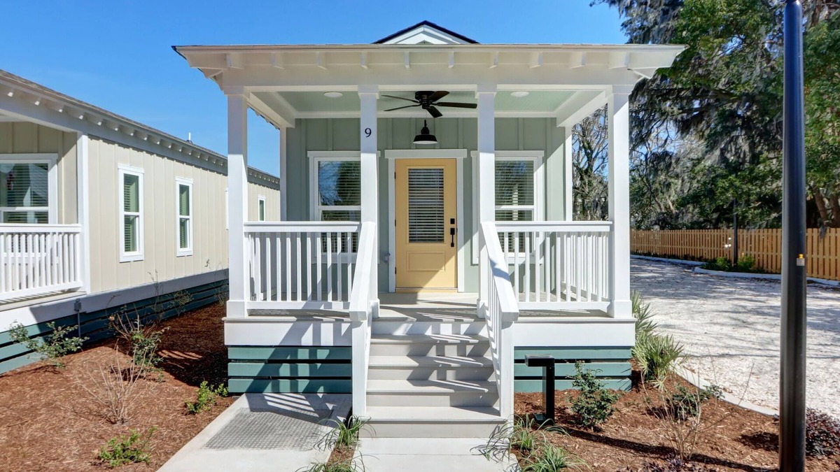Thunderbolt Cottage | Coastal Grandma Cottage - 5 min to SAV, 15 to Beach By Lucky Savannah