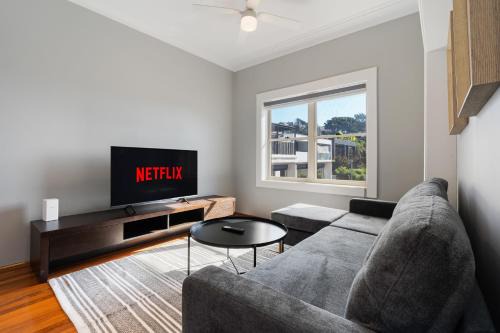 Vaucluse Apartment | Coastal Haven: Modern 3BR Apartment in Vaucluse