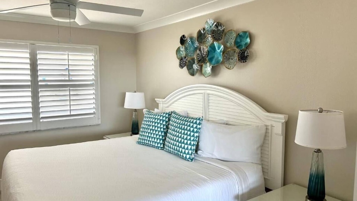 Sanibel Hotel | Coastal Hideaway with Garden Views, Kayaking, Biking | 4 Charming Units