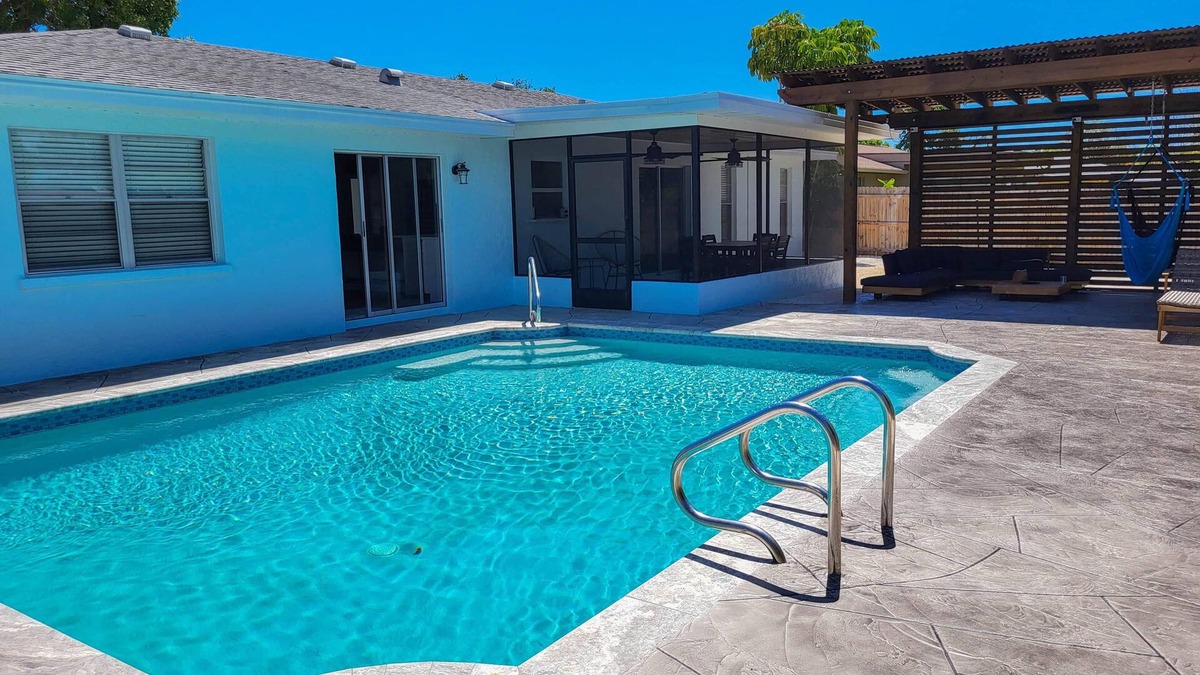 West Bradenton House | Coastal Home w/Heated Pool Near Anna Maria Island