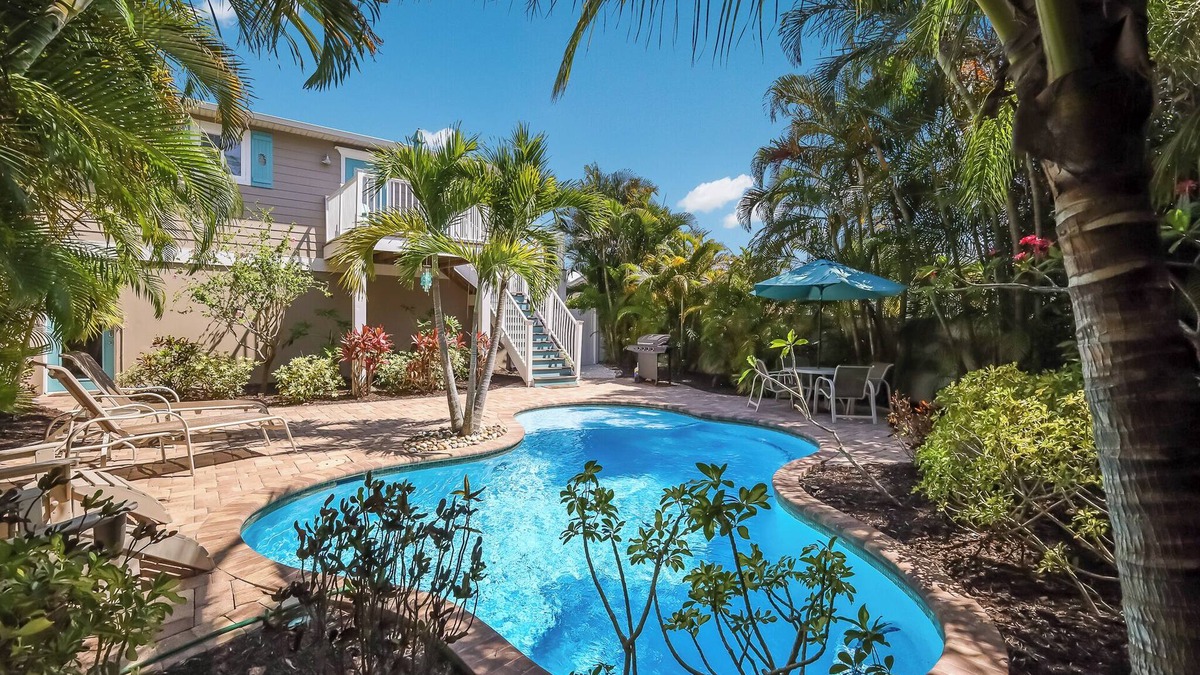 Holmes Beach Cottage | Coastal Home with Heated Pool, Close to Beach!