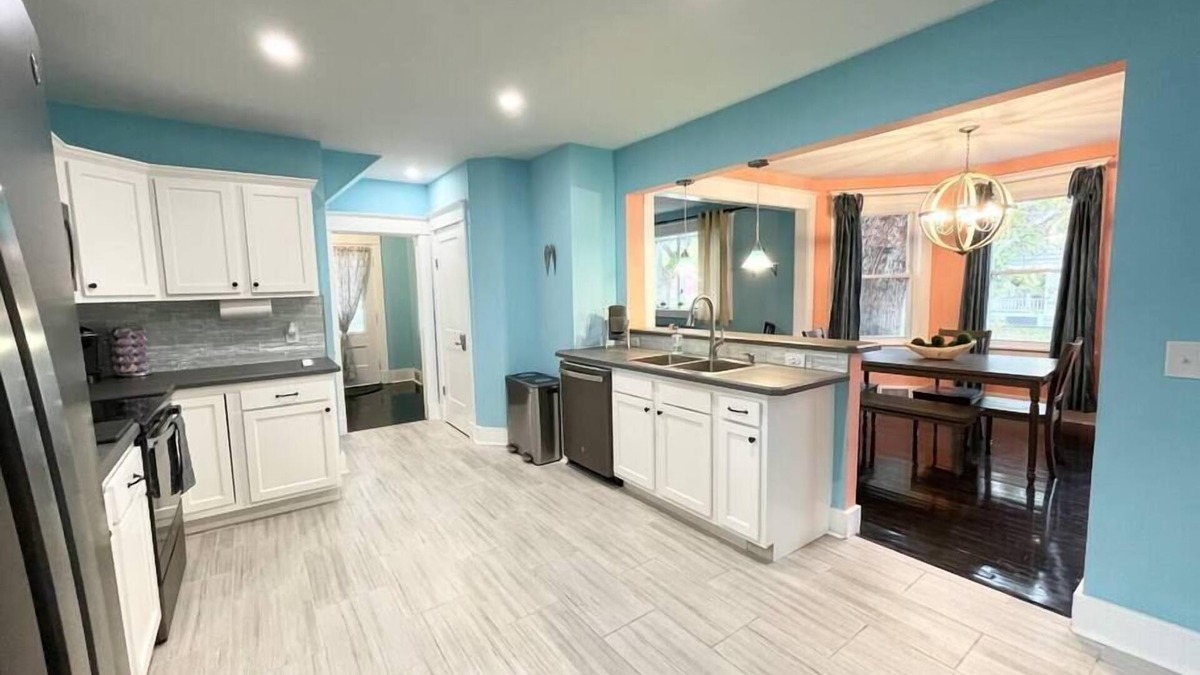 Schenectady House | 🦀 ⚓ Coastal Inspired Home Away From Home 🏝