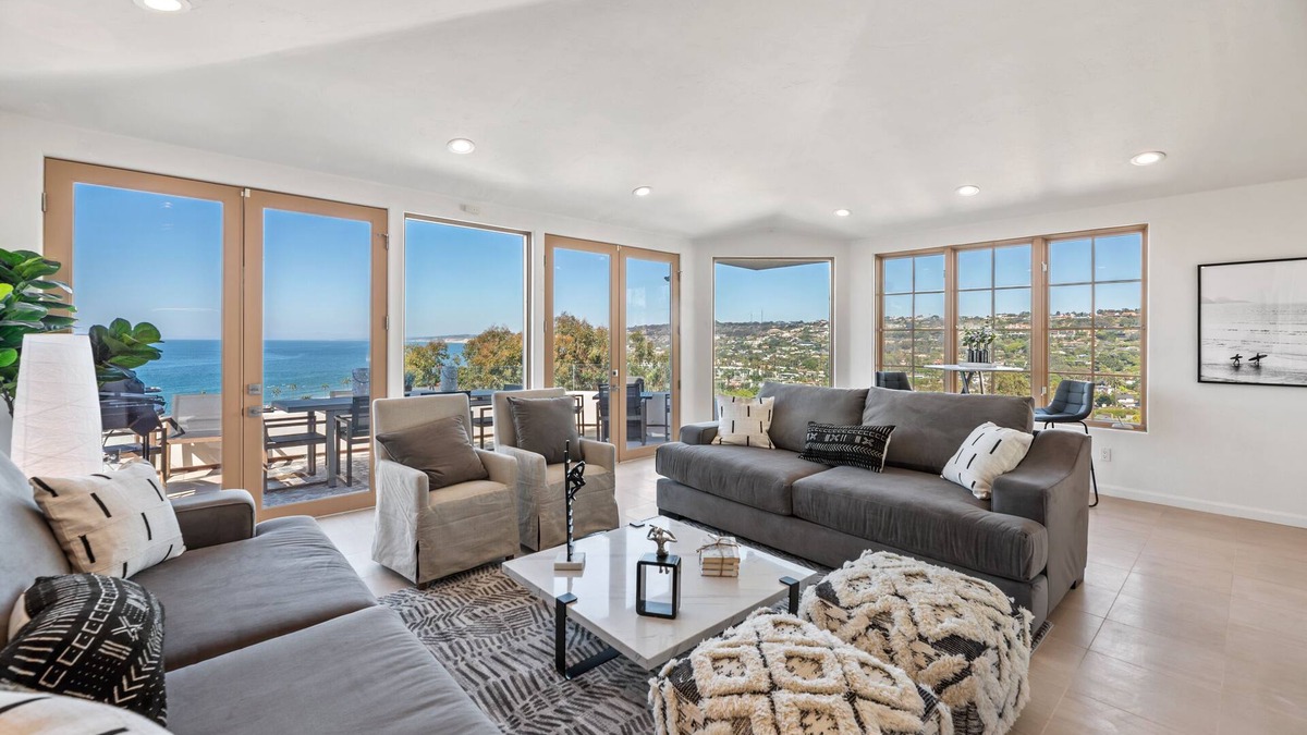 Country Club House | Coastal Lookout: 4BR Luxury Home w/Beautiful Patio & Jet Tub in La Jolla