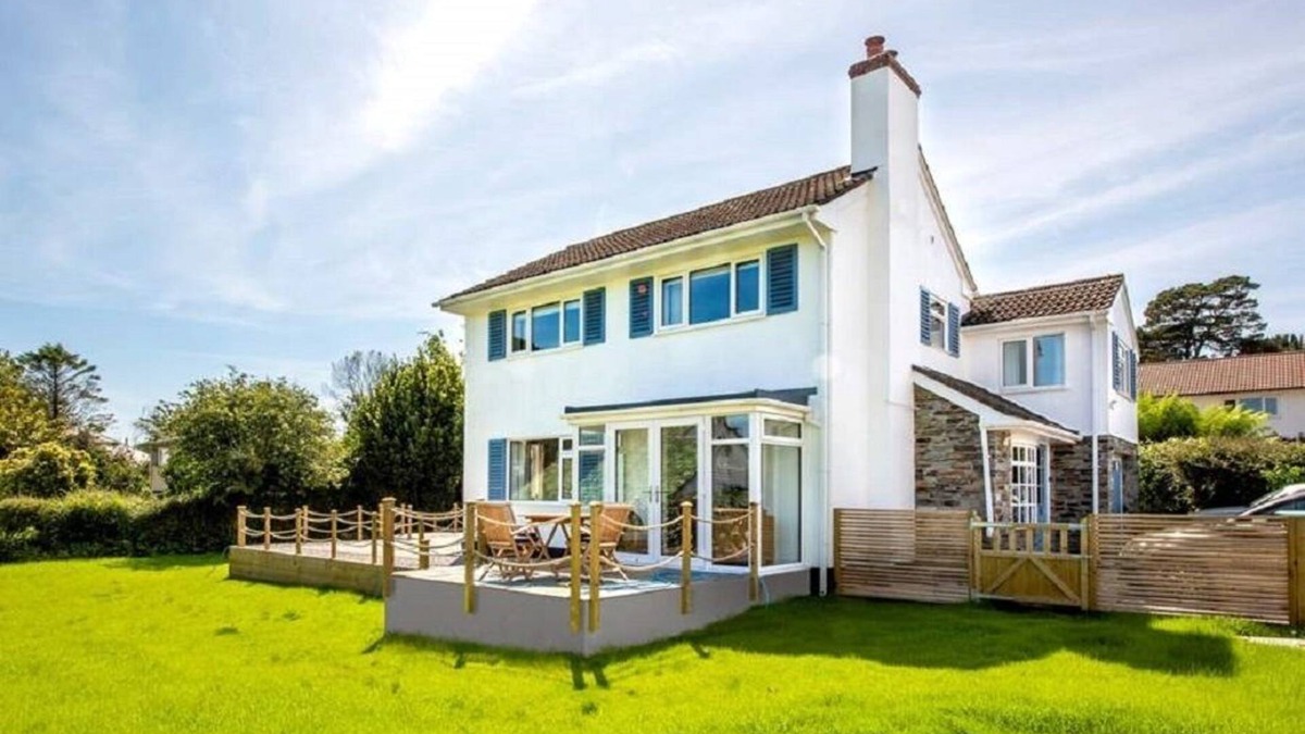 Carlyon Bay House | Coastal Luxury near Fowey - 5 mins to Beach & Golf