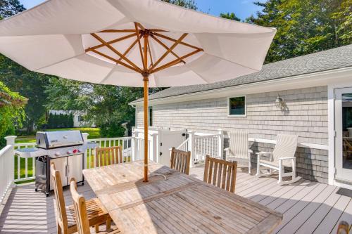 Kenyon House | Coastal-Modern Home Less Than 3 Mi to Charlestown Beach!