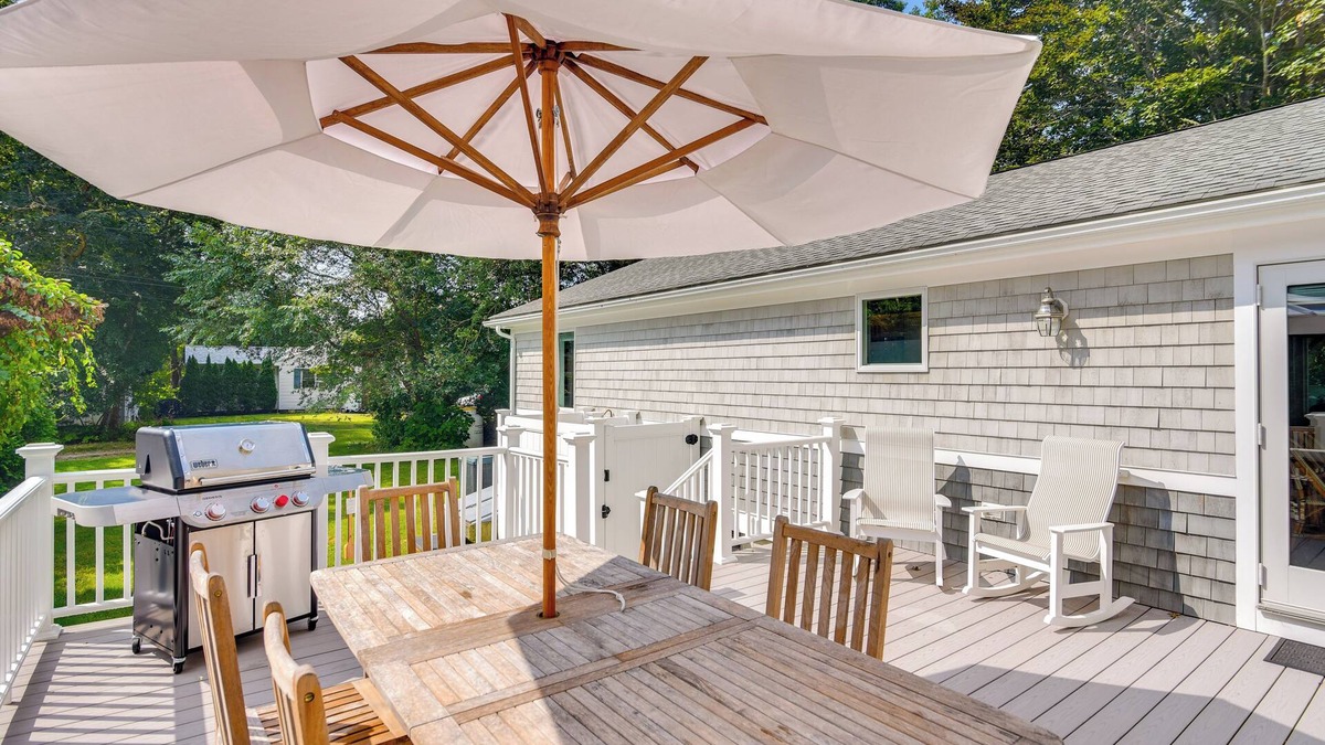 Kenyon House | Coastal-Modern Home < 3 Mi to Charlestown Beach!