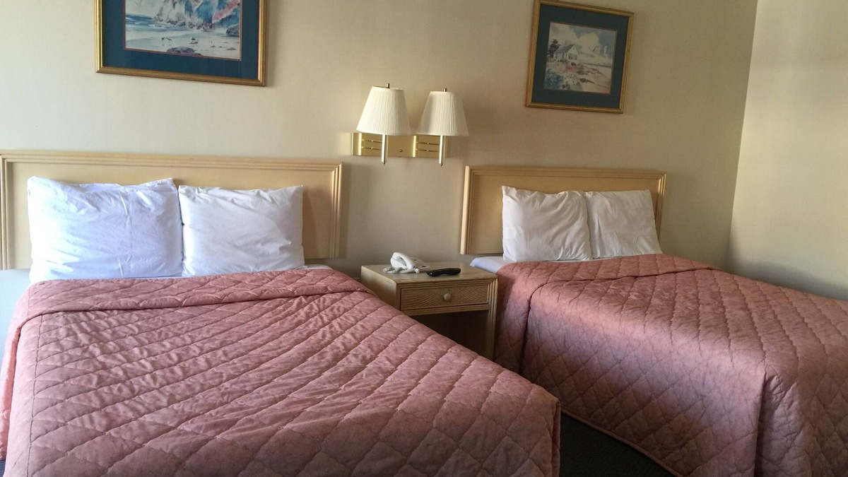 McCutcheon Field Hotel | Coastal Motel