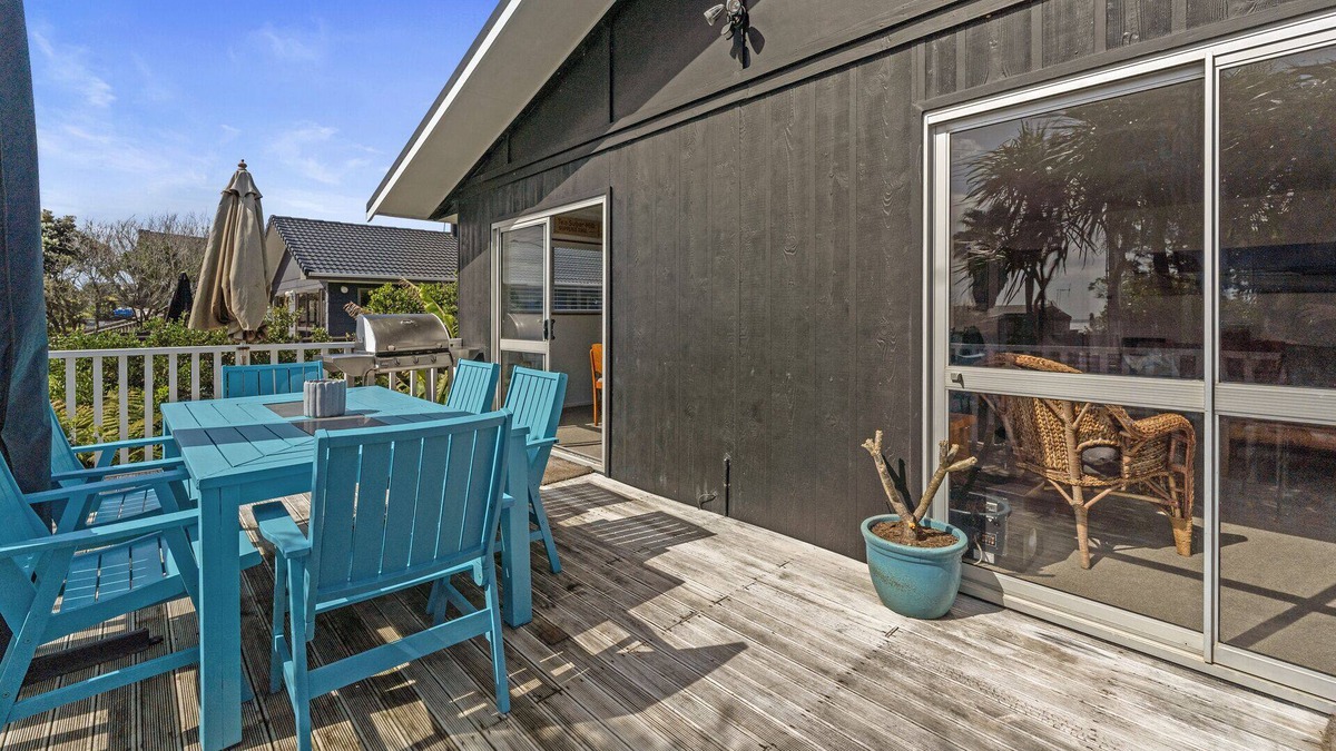 Papamoa Beach House | Coastal Oasis - Papamoa Beach Holiday Home