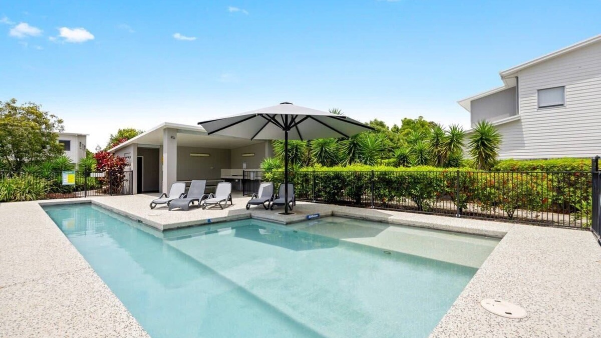 Mountain Creek Apartment | Coastal Oasis - Pool, Parking, Walk to Everything