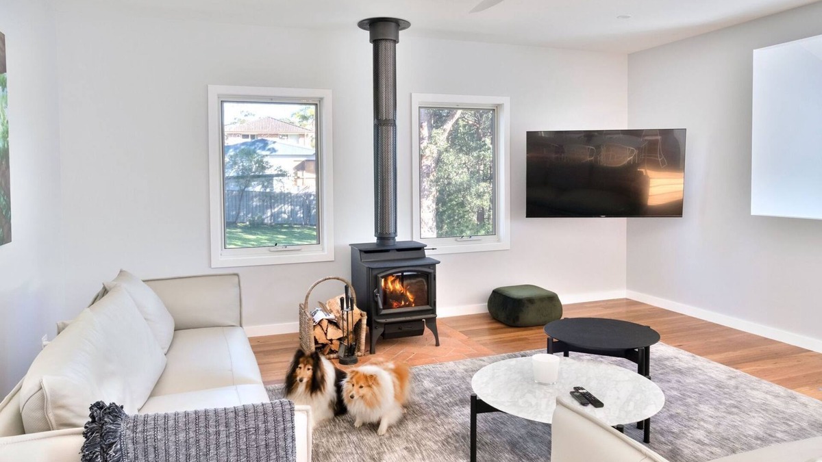 Narrawallee House | Coastal, Pet-Friendly Luxe