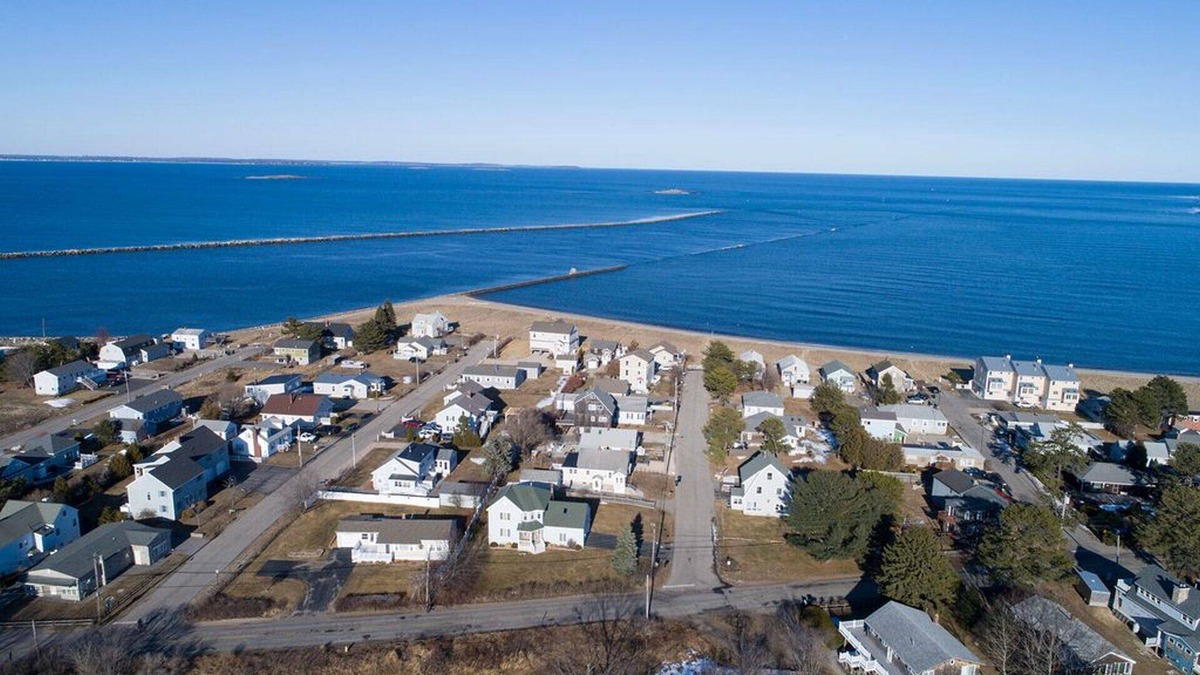 Biddeford House | Coastal private in-law suite on Hills Beach Saco River near OOB KBPT UNE