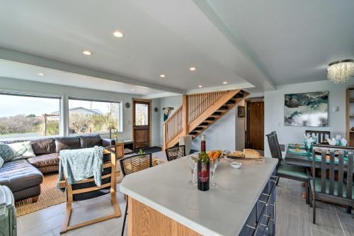 Pacific Beach House | Coastal Retreat Deck, Ocean Views and Walk to Beach