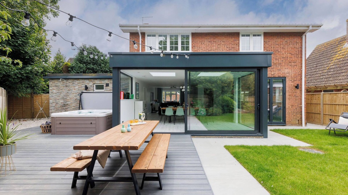 West Wittering House | Coastal Retreat for 10 with Hot Tub