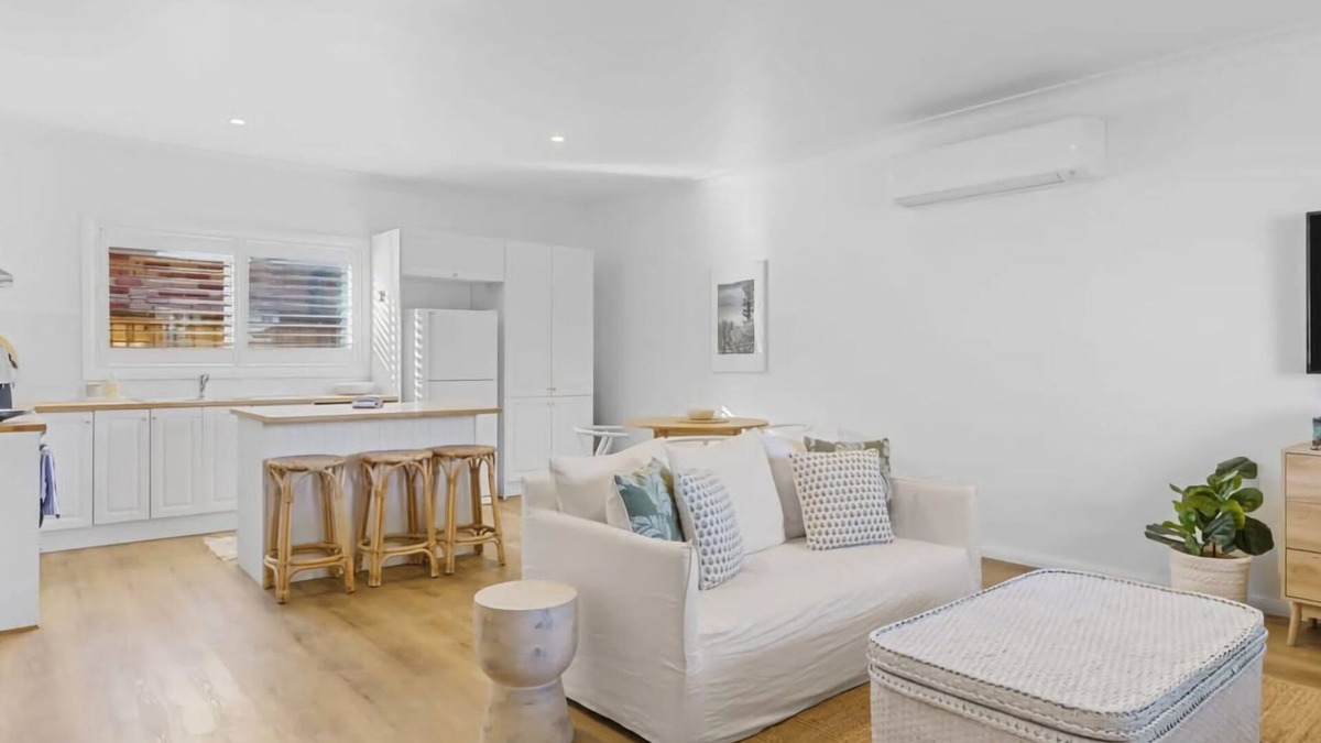Long Jetty House | Coastal Retreat Long Jetty Toowoon Bay
