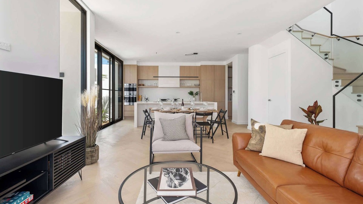 Burraneer House | Coastal Retreat with Private Parking