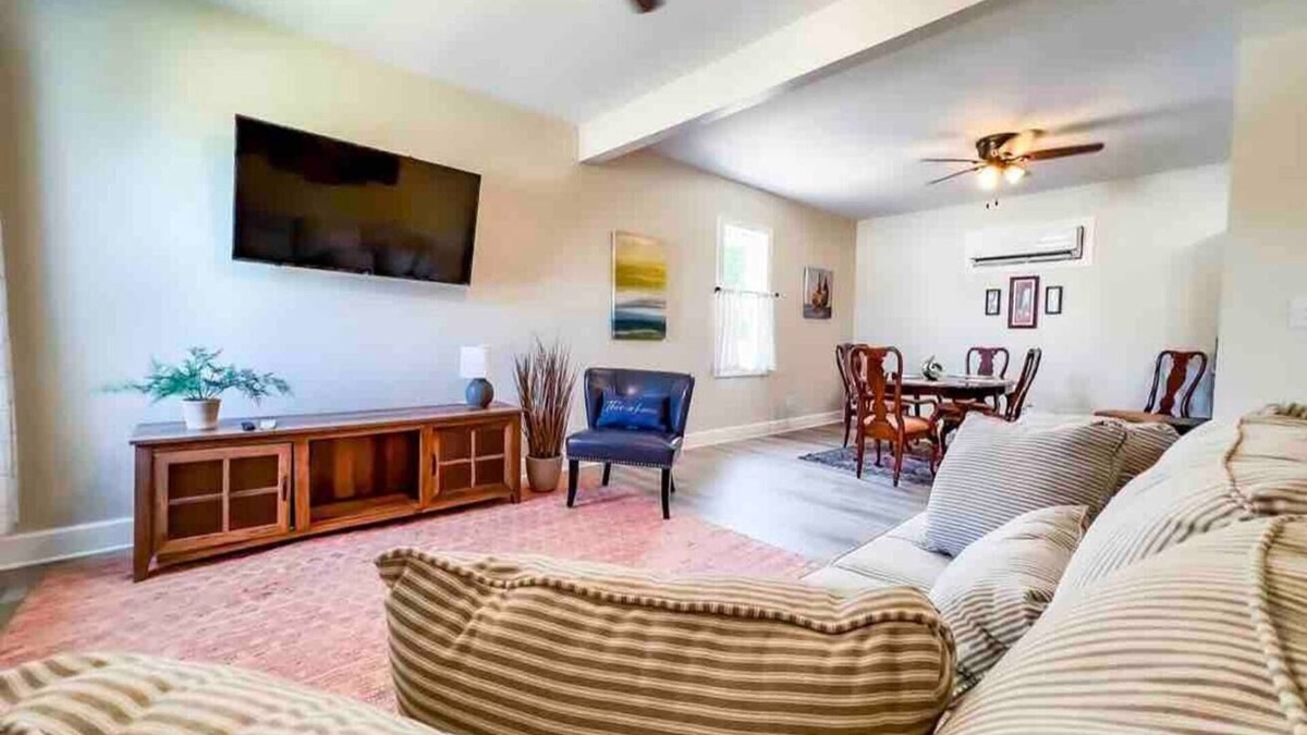 Sandusky Condo | Coastal Rose: Minutes to Cedar Point! Sleeps 10