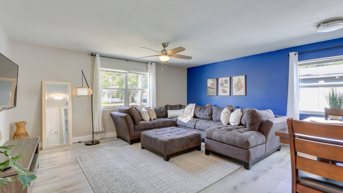 Indian Beach Sapphire Shores Condo | Coastal Sarasota Condo: Minutes to Beach!
