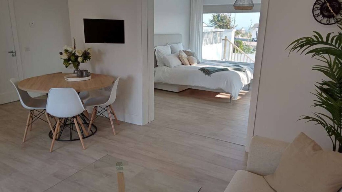 Baile na hAbhann Apartment | Coastal self catering apartment - with sea views