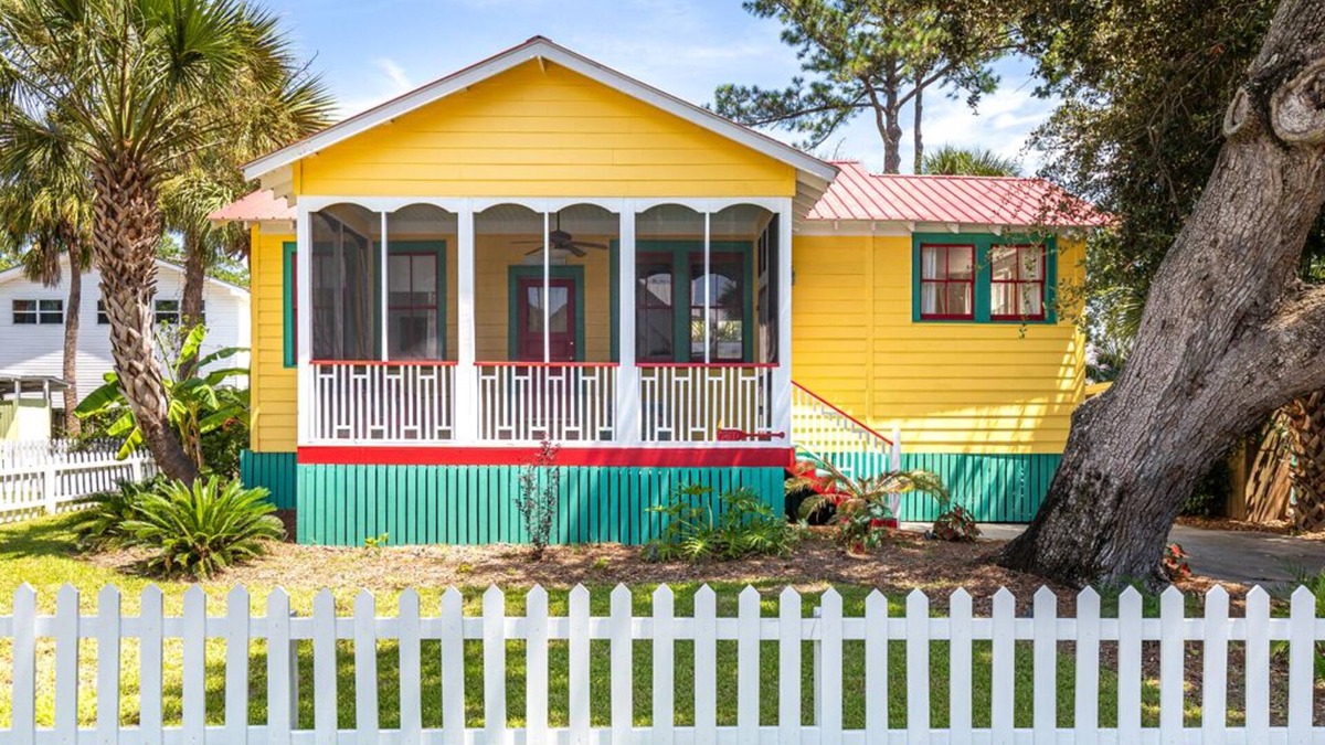 Savannah Beach House | Coastal Soul Cottage | Pet Friendly, Fenced Yard