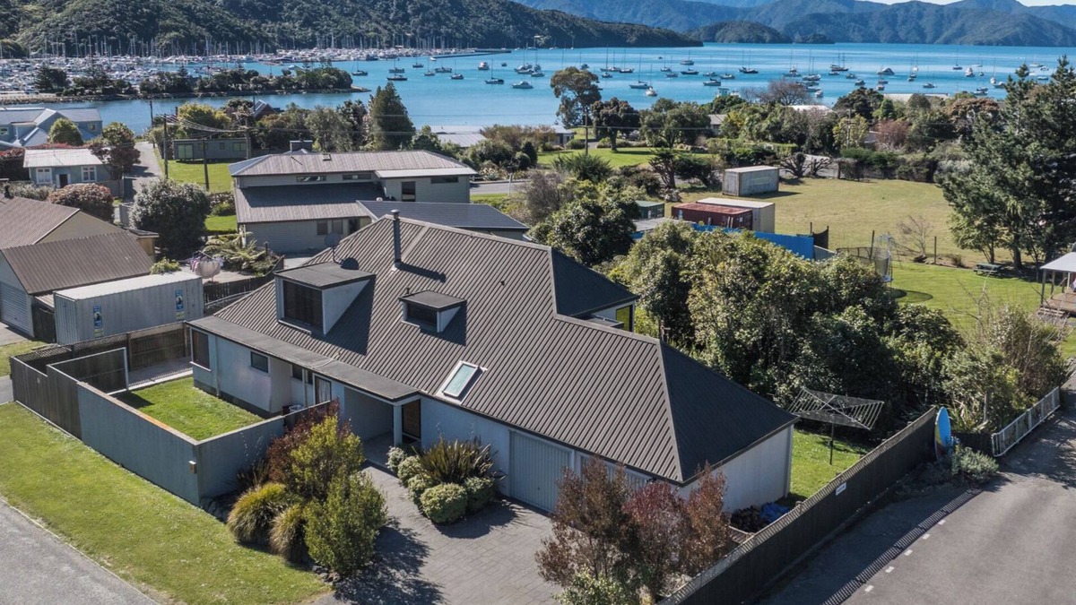 Waikawa Bay House | Coastal Sound - Waikawa Holiday Home