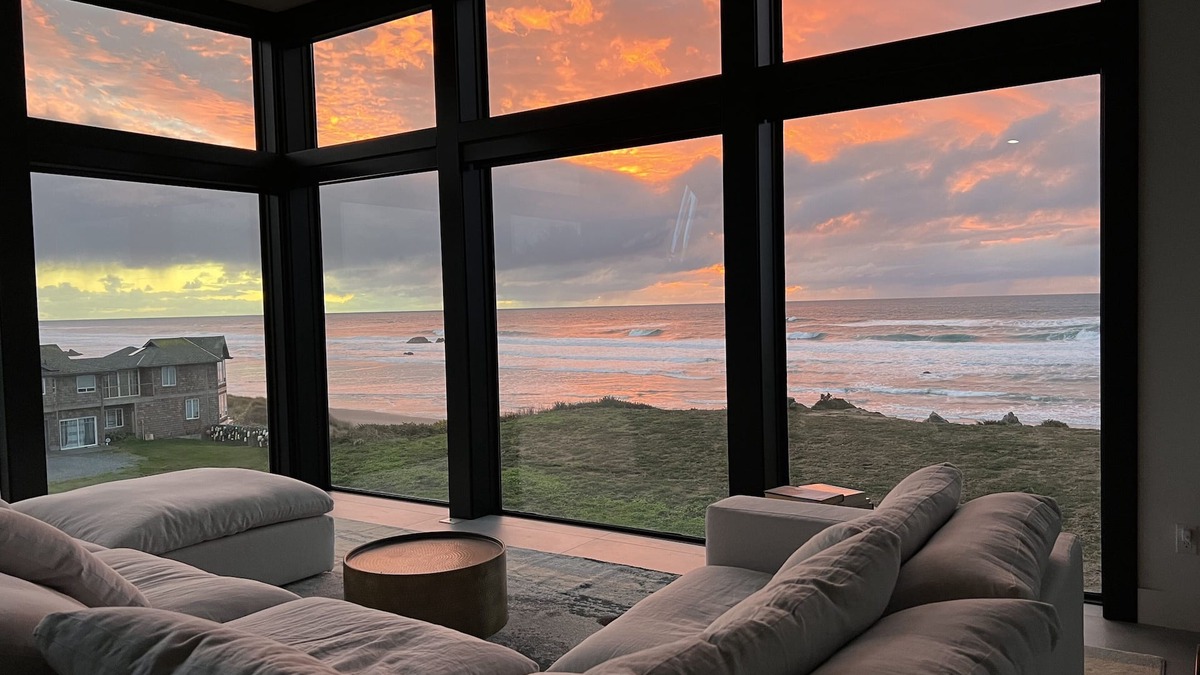 Bandon House | Coastal Stunner w/Ocean Views, Roof Deck + EV Charger